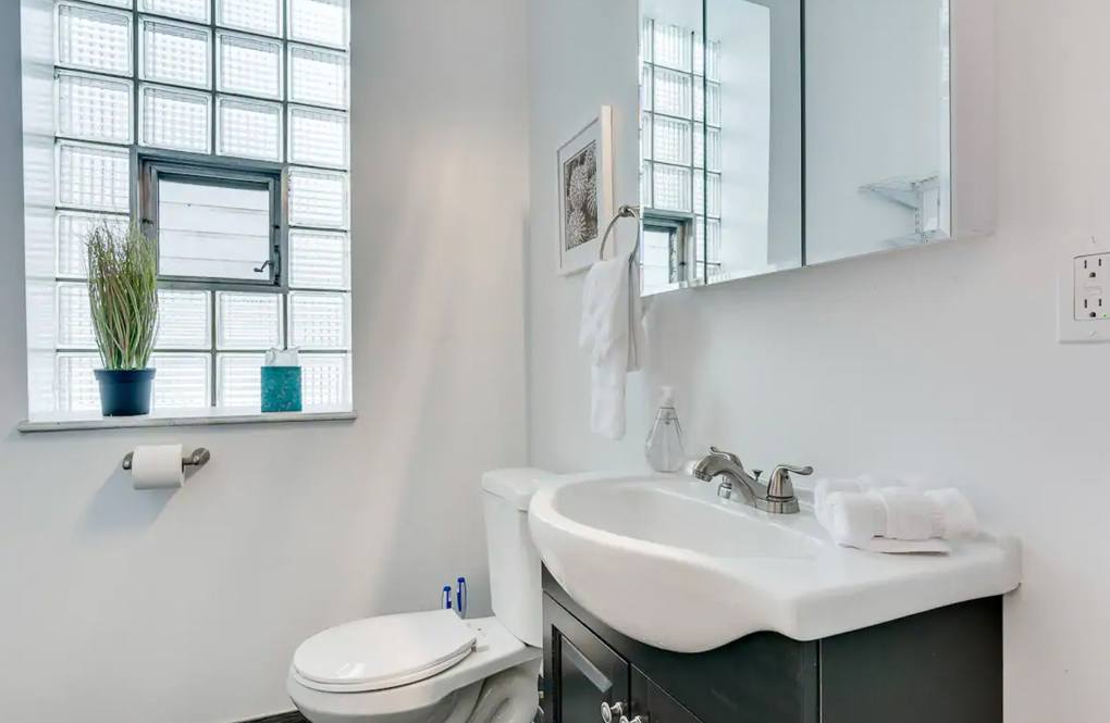 1250 W. Grace St. 1250 W. Grace St., Chicago, IL 60613 Wrigleyville - Leasing by Cross Street